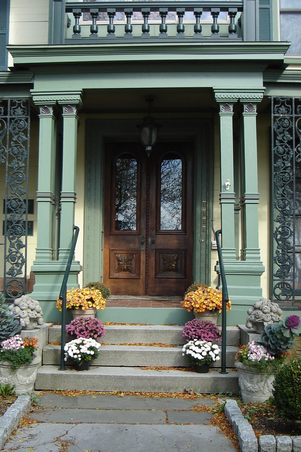 aurora_door1y_sellano_r